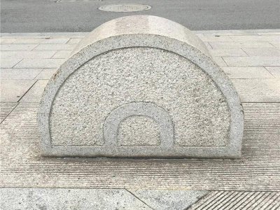 半圓柱狀擋車(chē)石